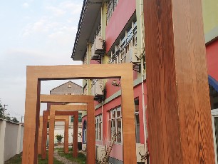 浙江金華婺城區柳湖小學鋼結構木紋漆